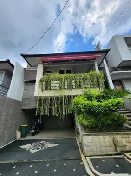 Rumah 2 Lantai Semi Villa Di kawasan Perum Kerobokan Badung Bali