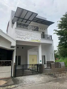 Rumah 2lantai sudah renovasi di Puri Surya Jaya depan