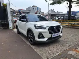TDP Rendah Daihatsu Rocky 1.0 R ADS Two Tone-MT 2021 Putih  CDFBB