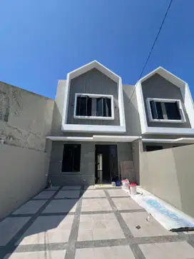 Rumah 2 Lantai Bagus SHM di Medokan Ayu Siap Huni