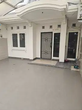 Di sewa kan Rmh 2 lantai GADING NIRWANA , Klp Gading