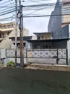 Sewa rumah bagus murah lokasi strategis bebas banjir