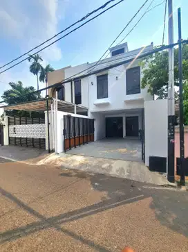 Rumah Kemang Dijual. UNIT BARU, Private Pool. Taman Luas. NEGO