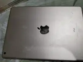Ipad tablet bekas minum di layar