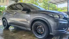Di jual santai honda HR-V E CVT tahun 2015