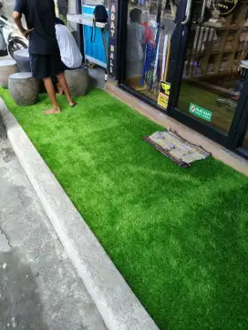 Karpet rumput sintetis untuk teras indoor bisa COD