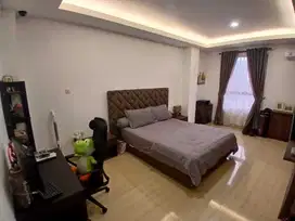 Smart home 4 lantai siap huni di kelapa gading