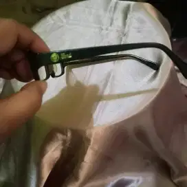 Kacamata gucci gagang kuning