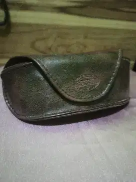 Case kacamata fossil
