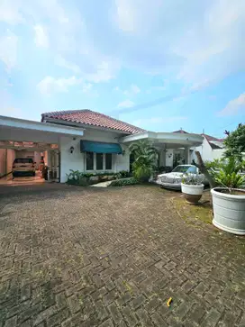 Rumah Menteng Dijual. HITUNG TANAH! Jalan Utama - SUPER NEGO!!