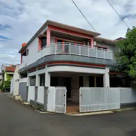 Rumah 2 lantai siap huni hoek belakang metro margahayu raya