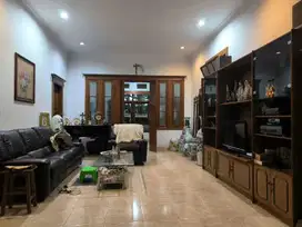 Rumah Belanda terawat lokasi eksklusif jarang ada Sayap Riau