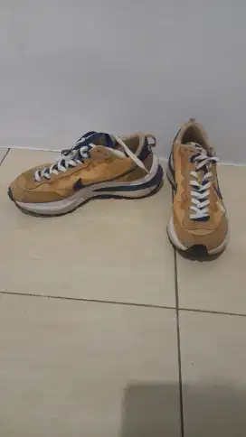 Sacai X Nike Vaporwaffle uk 42
