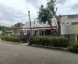 Disewakan Rumah Luas Strategis dekat ke Stasiun Kebayoran