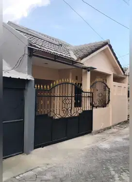 DISEWAKAN RUMAH BRONGGALAN SAWAH