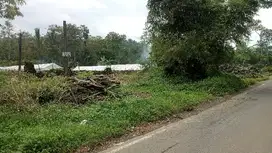 Tanah Poros Aspal Wisata Pemandian Jenon Malang