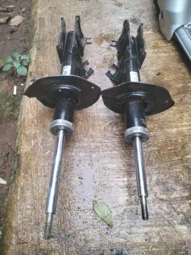 Shock tokico nisan serena