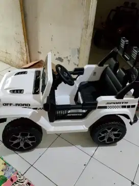 Mobil-mobilan aki anak merk PMB 8288