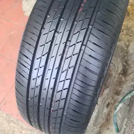 Ban 215 50 r17 bridgestone turanza er33