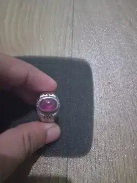 Cincin batu ruby