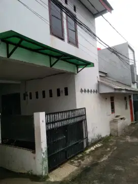 Jual rumah tempat strategis  pinggir jalan  3 menit ke jalan toll
