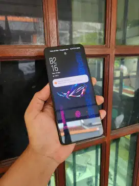 Asus rog 6 5G 12/256 gb