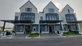 Louise at Symphonia, Rumah Mewah American Classic di Gading Serpong