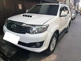 DP Rendah  14JT Toyota Fortuner 2.5 G Solar-AT 2014 Putih