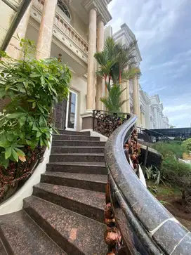 Rumah Mewah Furnish dengan Kolam Renang di Pantai Indah Kapuk