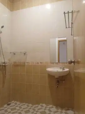P FL Disewakan Rumah Siap Huni 5+1 Kamar Di Komp. Sekneg Min. 2 Thn