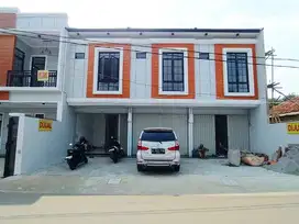 RUKO BARU 2 LANTAI SIAP HUNI MURAH DI DEPOK, 1KM-AN KE TOL SAWANGAN