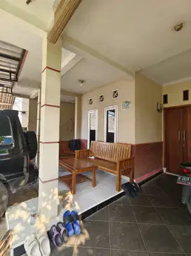 DIJUAL RUMAH HALAMAN LUAS MUAT 4 MOBIL