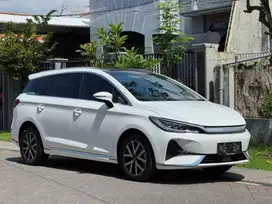 BYD M6 SUPERIOR 7 Seater At 2024 km +/- 29