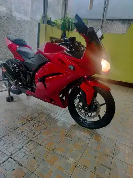 Kawasaki ninja 250 r thn 2011 jarang pake BS TT