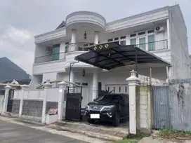 Dijual Cepat Rumah Luas 3 Lantai dengan 6KT di Karang Tengah Tangerang