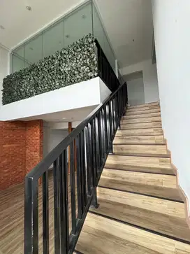Sewa Mini Office 102 m2 di SOHO Pancoran, Hrg Ekonomis Bebas Overtime