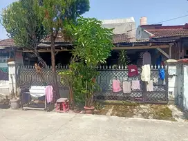 Dijual murah rumah bahan perlu renovasi di harapan indah