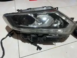 HEAD LAMP DEPAN NISSAN X-TRAIL 2.5