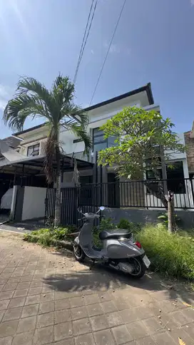 Dijual Rumah Lantai 2 di Komplek GardenLand Nusa Dua