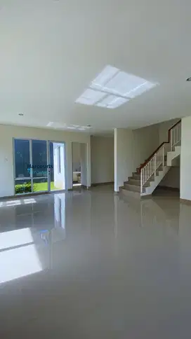 DIJUAL Rumah posisi Hoek dengan taman luas di Gading Serpong - Free AC