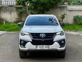 Fortuner VRZ TRD AT Putih 2017