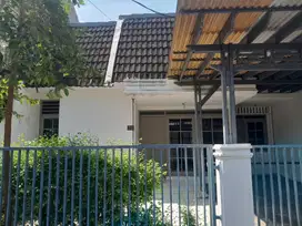 Disewakan rumah dalam komplek dekat pasar modern bintaro