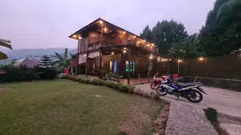 di jual villa kayu keren dengan view indah di Cisarua puncak