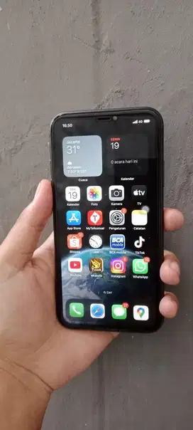 Jual Santai Iphone 11 128Gb IBOX FULLSHET harga 5,8 nego tipis