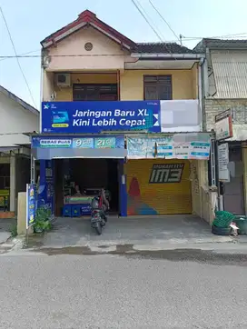 Ruko dan kost pinggir jalan utama dekat pintu masuk kampus UMY