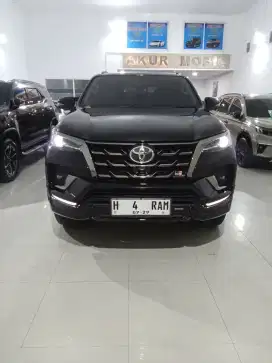 LIKE NEW! FORTUNER 2.8 GR SPORT AT 2024 HITAM FUL ORI KREDIT MUDAH