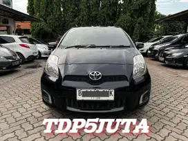 Promo dp YARIS J AT 2013 FACELIFT MATA KUCING RARE !!