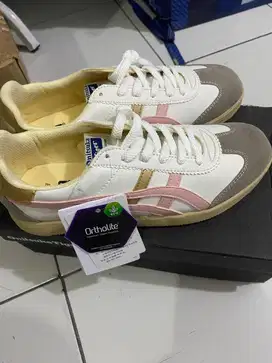 onit suka sepatu casual