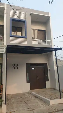 Rumah Bagus Murah Di Jakarta Barat Dekat Green Lake City 2 Lantai SHM
