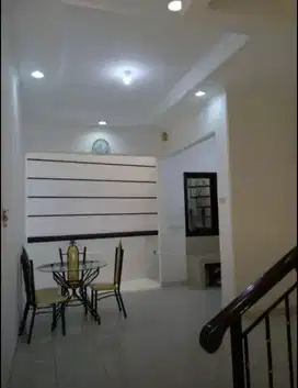 Sewa Rumah Impian: 2 Lantai, Rapi, Bebas Banjir, Jalan Lebar di Jakart